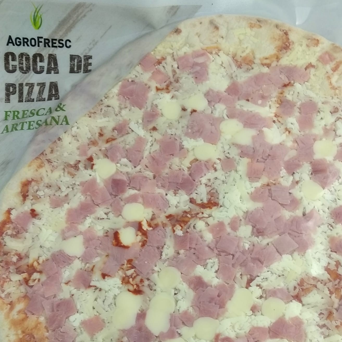 COCA PIZZA DE PERNIL I FORMATGE